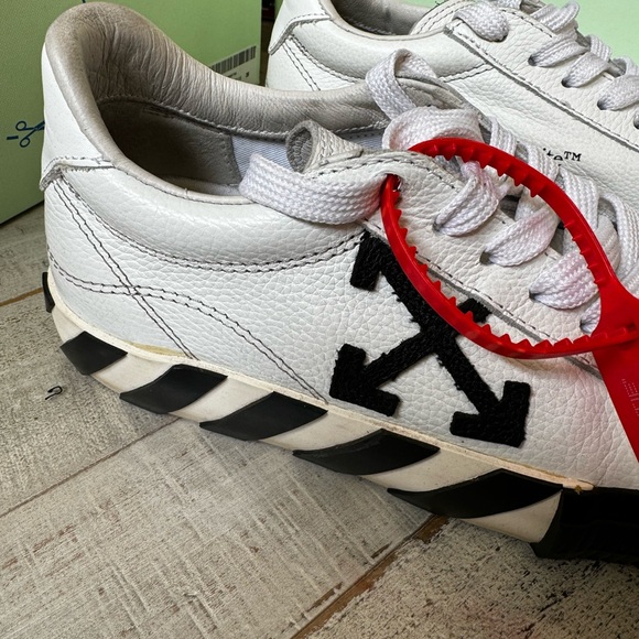 Off-White π« Low Vulcanized π« Sneakers π« - Picture 9 of 13